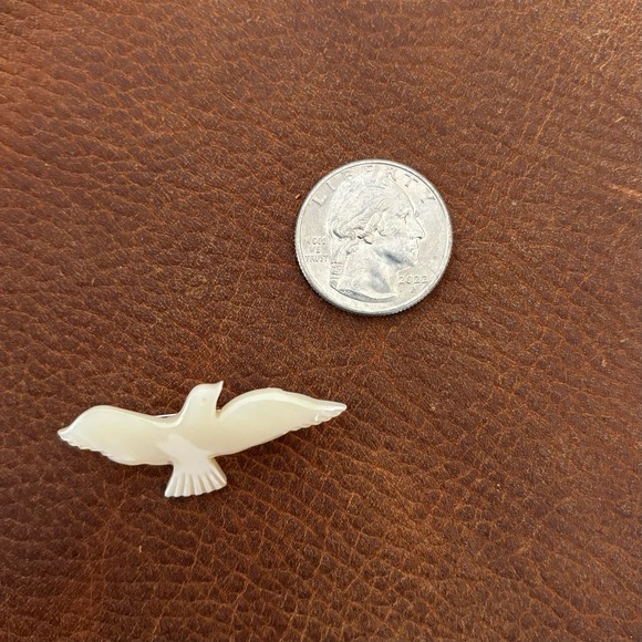 Vintage Mother of Pearl Bird Pin - Picture 4 of 4